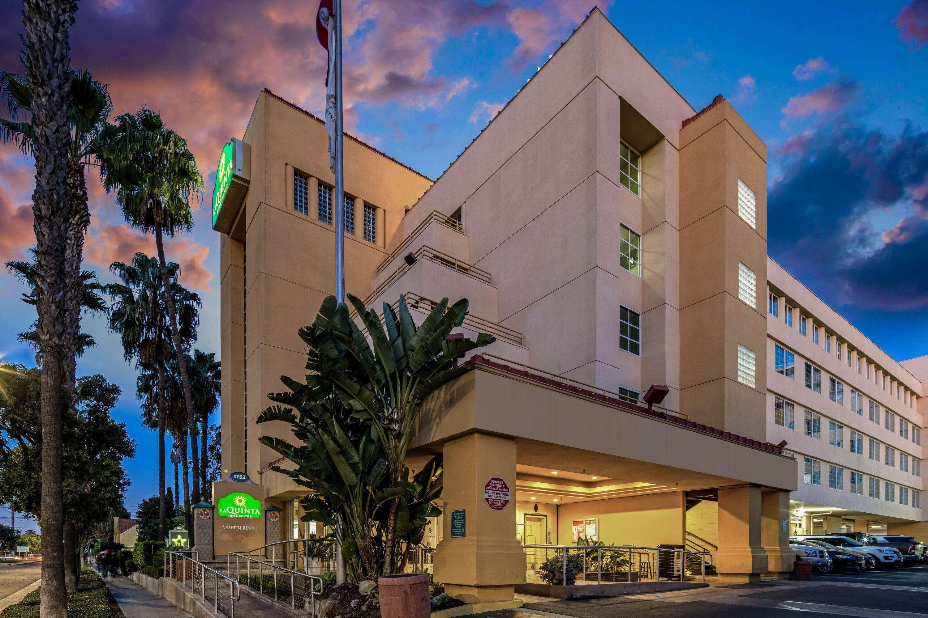 La Quinta By Wyndham Anaheim Hotel Exterior photo