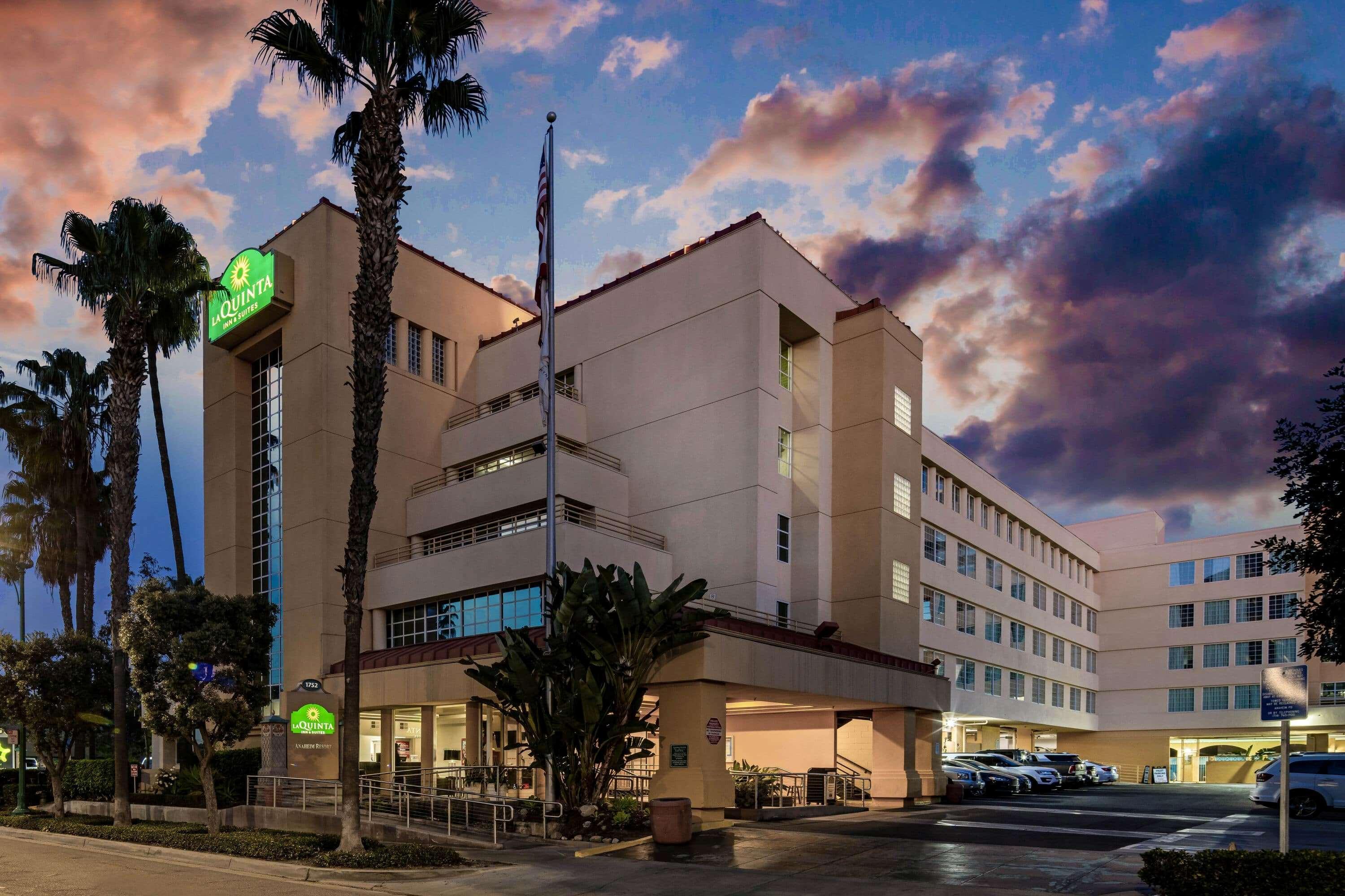 La Quinta By Wyndham Anaheim Hotel Exterior photo