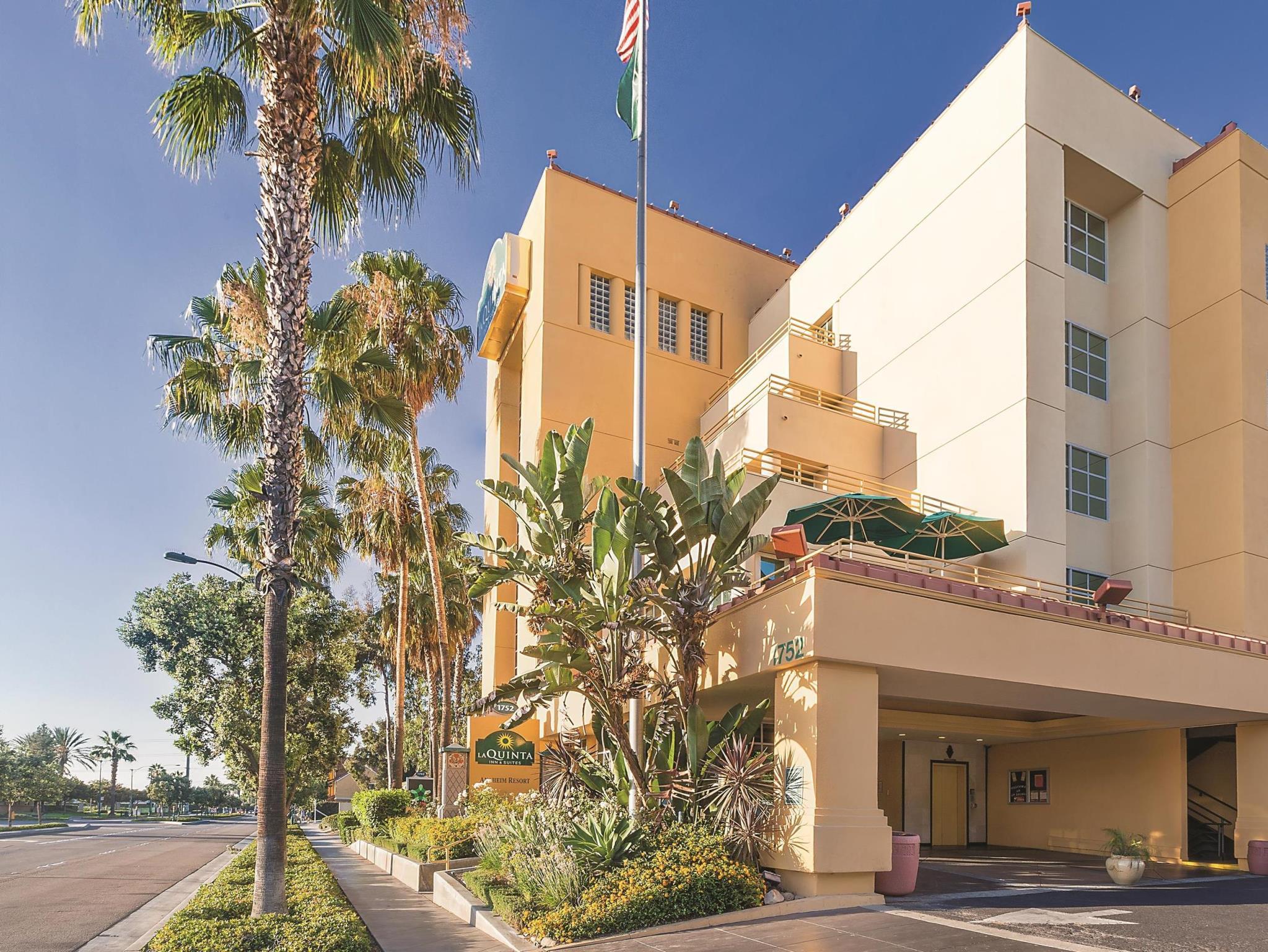 La Quinta By Wyndham Anaheim Hotel Exterior photo