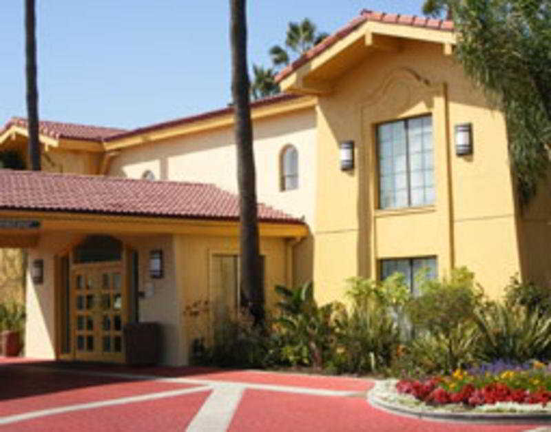 La Quinta By Wyndham Anaheim Hotel Exterior photo